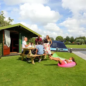 https://camping-recreatiepark-aalsmeer.amsterdamhotelsnl.com
